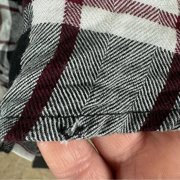 Sanctuary Black White Red Plaid Flannel Button Up Size Large - Picture 8 of 8